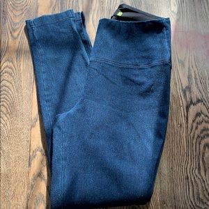 Lyssé Women’s Stretch Jeans